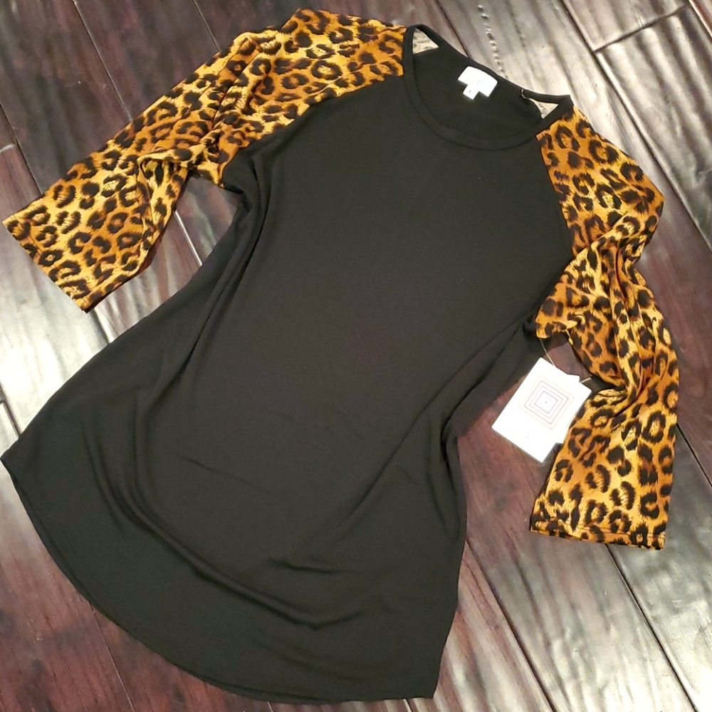 3/4 Leopard Sleeve Top!